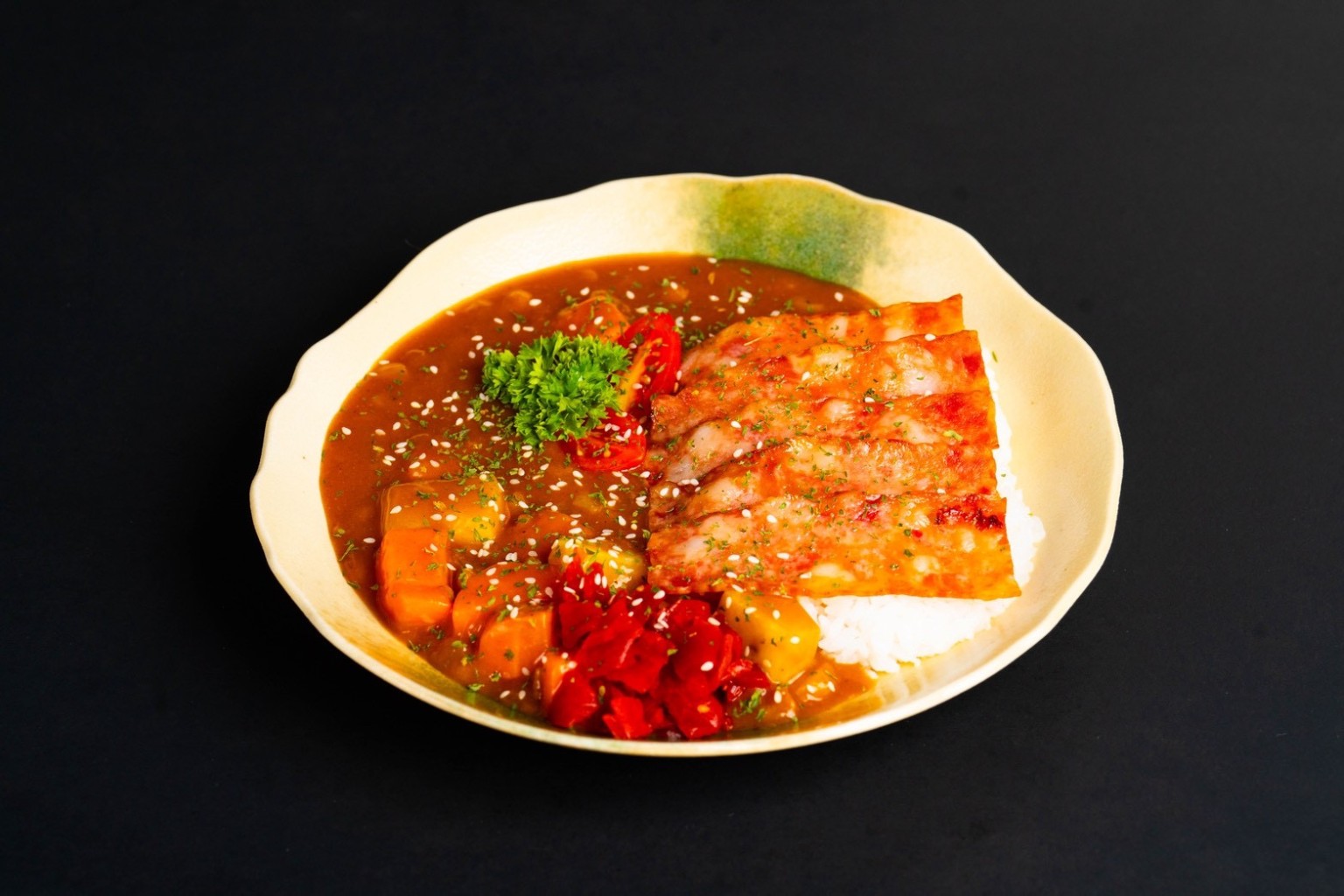 ข้าวแกงกะหรี่เบคอน ภาพอาหารจากร้าน SHIPPO